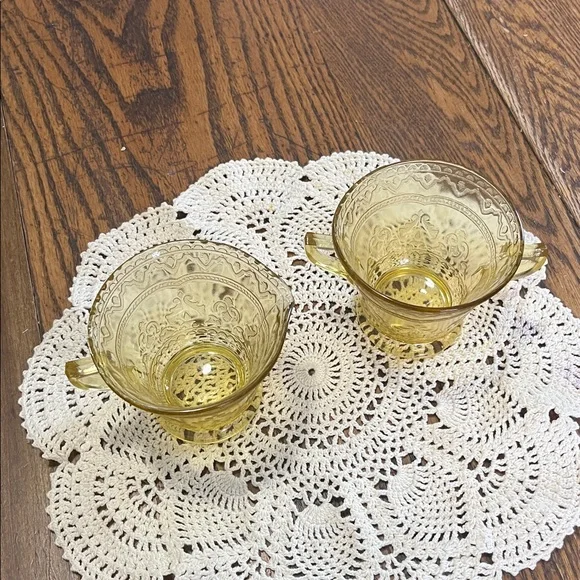 Vintage Yellow depression Glass Sugar and Creamer Set - Picture 3 of 3